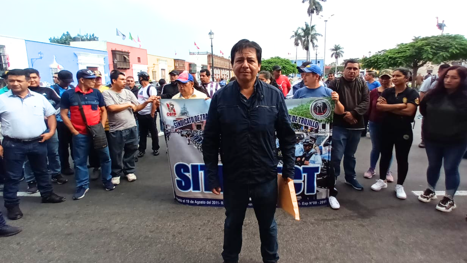 Trujillo: Integrantes del Sitrasect realizan plantón en la MPT exigiendo pagos y servicios para trabajadores