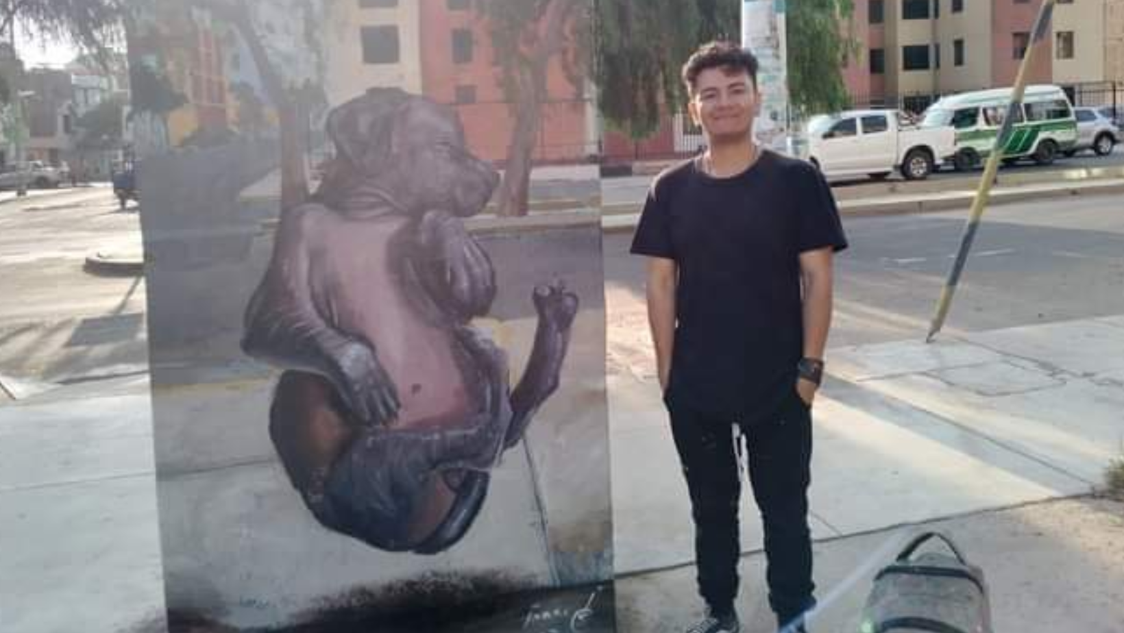 ¡Transformando espacios! Pintor chimbotano renueva Trujillo con arte urbano