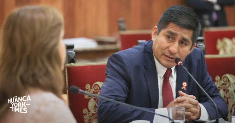 Gobernador de Junín felicita a Rosa Gutiérrez pese a críticas que piden su salida de Essalud