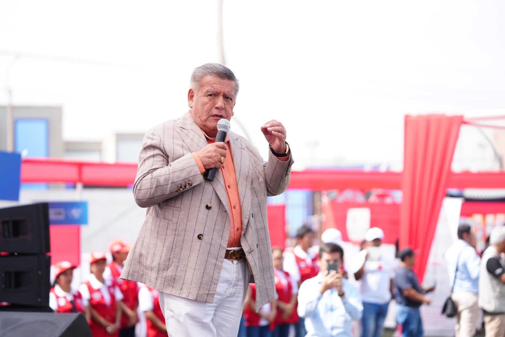 César Acuña: "Gerentes que no rindan, no seguirán en sus cargos"