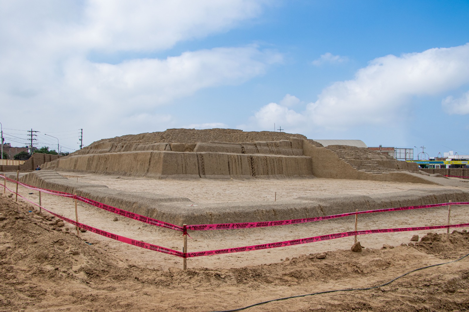 Chan Chan: Avanza la construcción de muro perimetral en la huaca Takaynamo