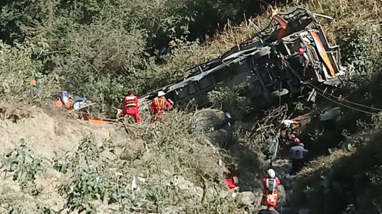Tragedia en Piura: 15 personas mueren tras caída de un ómnibus interprovincial en Huarmaca