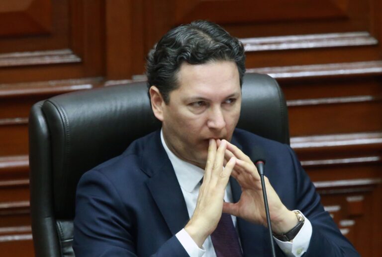 Daniel Salaverry es acusado de falsear semanas de representación para apropiarse de S/10 mil