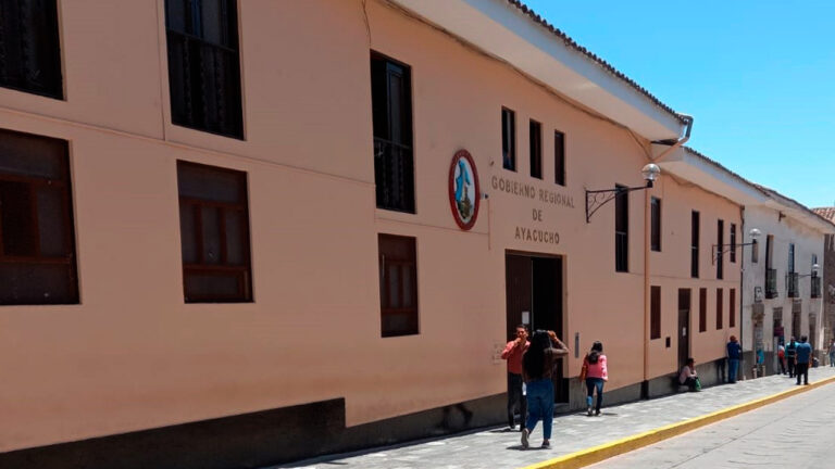 Ayacucho: Gobernador Oscorima designó a 25 funcionarios de confianza que no cumplen requisitos