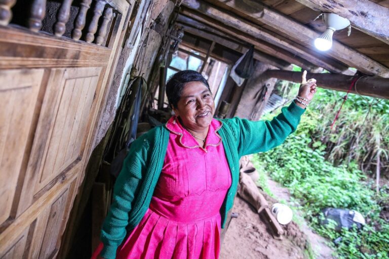Tarifas eléctricas en descenso para los hogares peruanos
