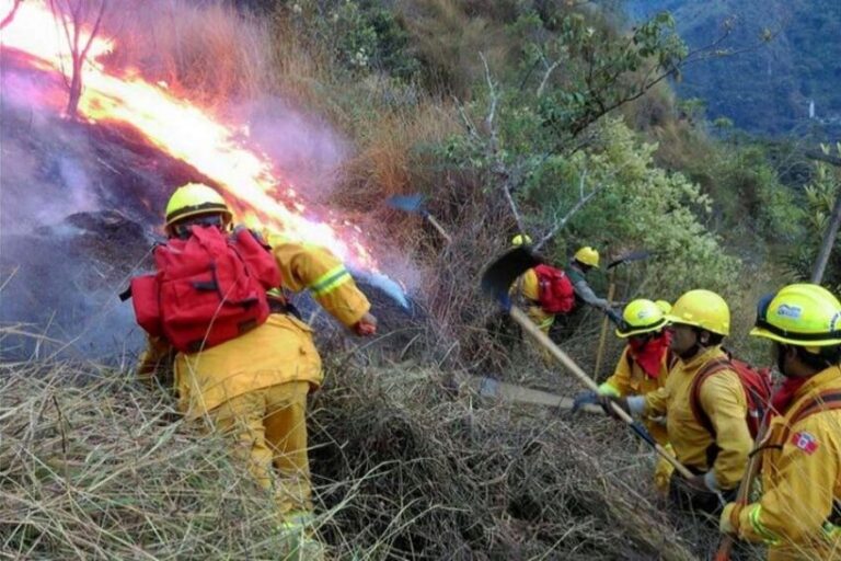 Cusco: Incendio forestal amenaza el Santuario Histórico de Machu Picchu