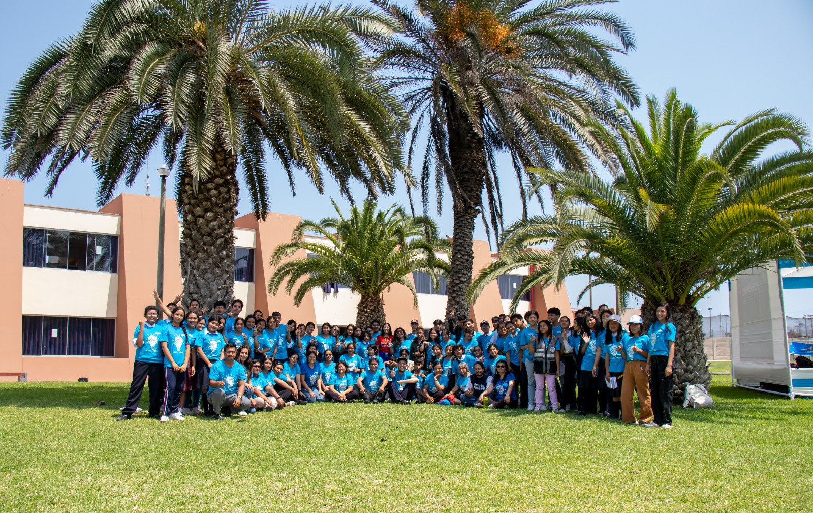 ¡Se unen al cambio! Más de 300 estudiantes participan en 2da Cumbre de Jóvenes Líderes Innovadores