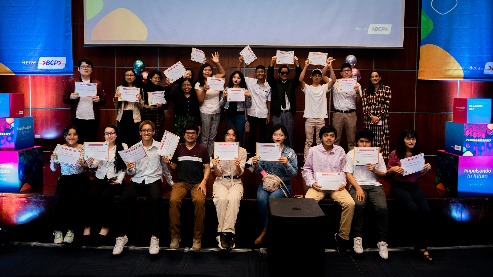BCP lanza convocatoria de becas para estudiar en las mejores universidades e institutos del país
