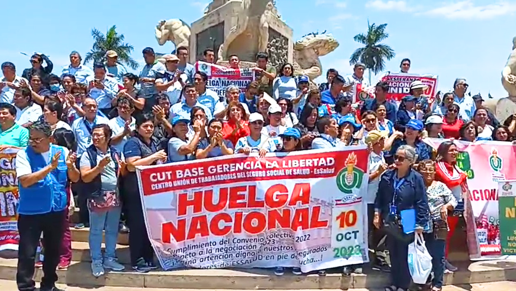 La Libertad: 15 mil trabajadores de EsSalud acatan huelga indefinida