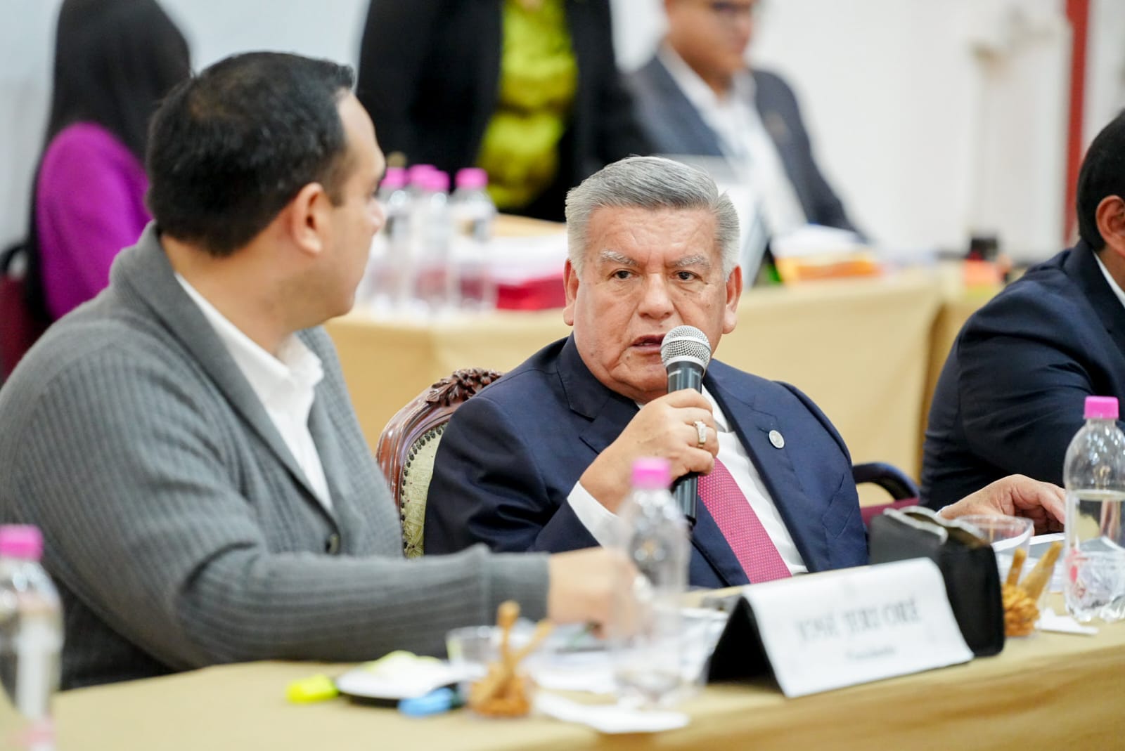 César Acuña solicita modificación de Ley de Presupuesto para invertir en personal médico, docentes y obras en 2024