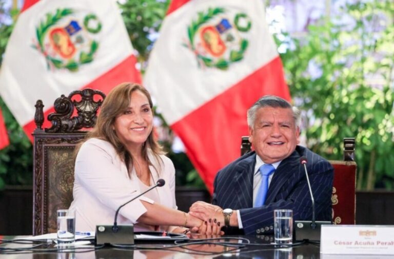 La Libertad: César Acuña respalda viaje de Dina Boluarte a EE.UU «es lo mejor para el Perú»