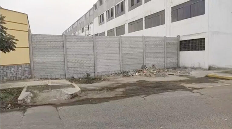 Chincha: Ordenan demoler muro de universidad privada que fue construido en plena calle