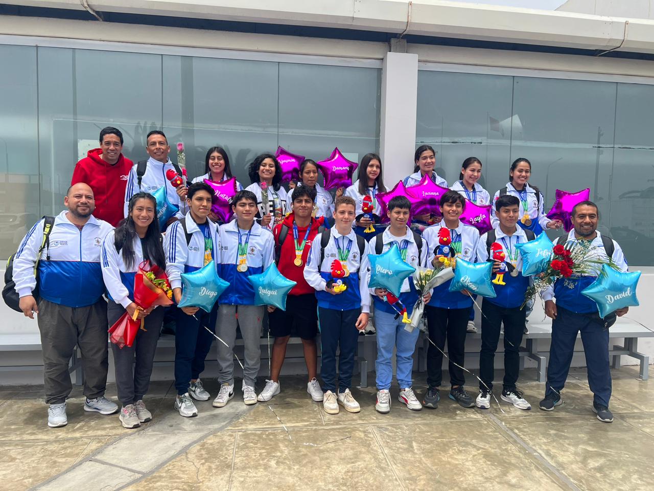La Libertad: nadadores que ganaron medallas llegaron a Trujillo