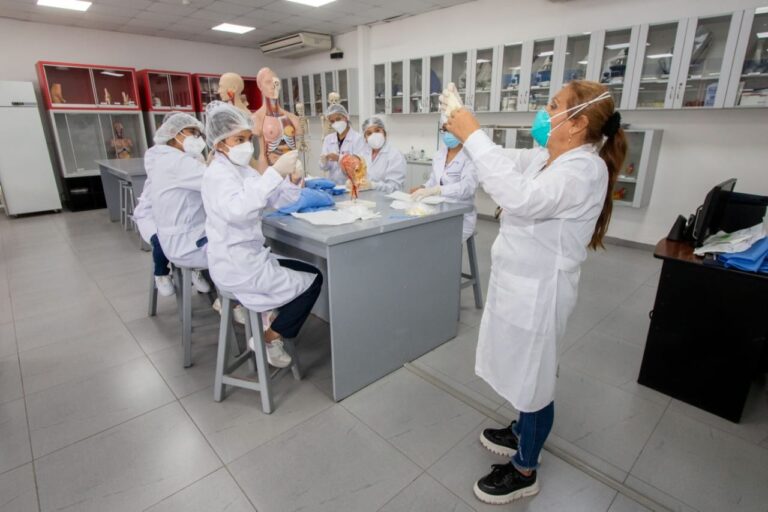 Trujillo: estudiantes de Medicina de la UCV obtienen plazas para internado en EsSalud