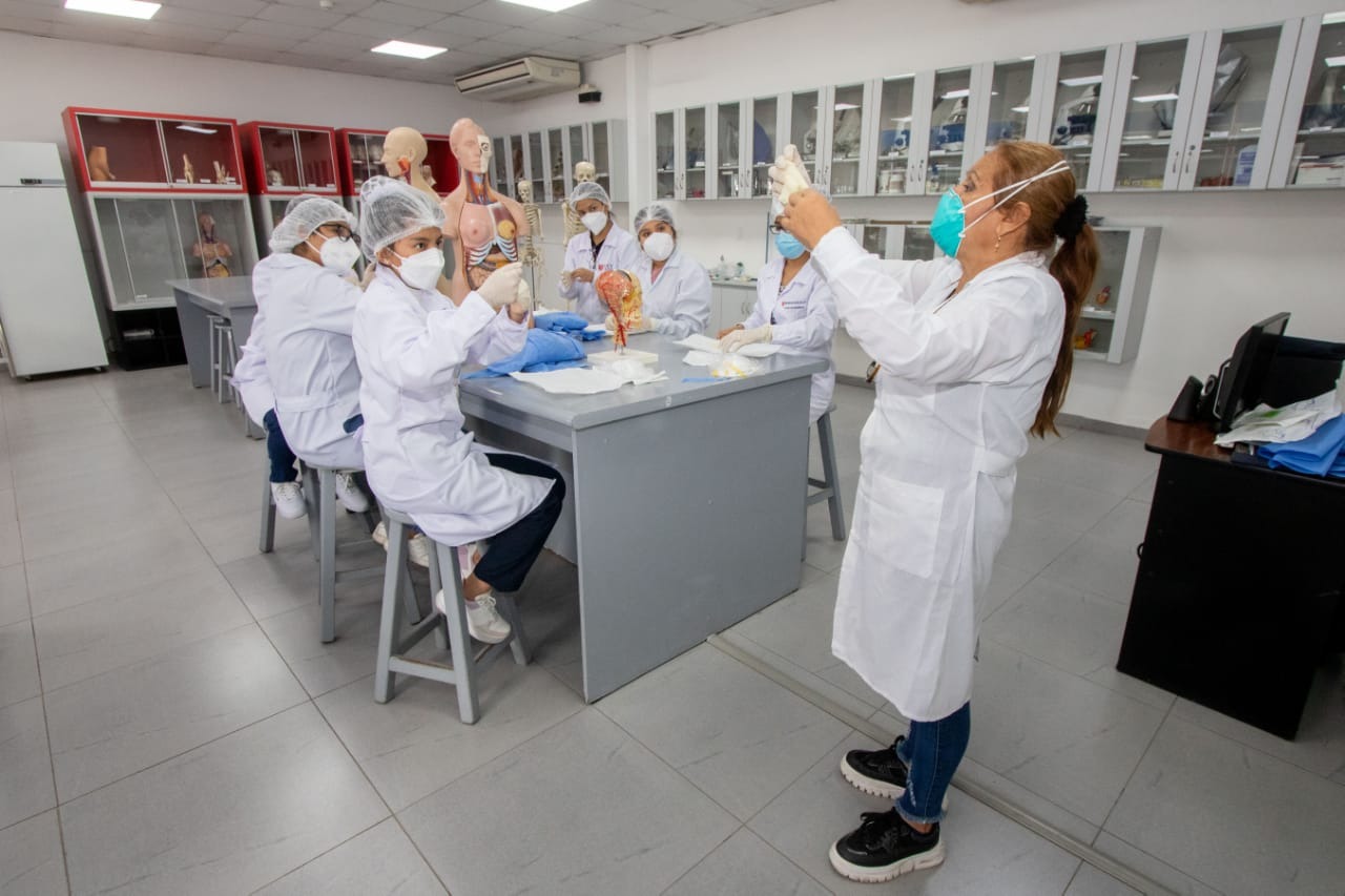 Trujillo: estudiantes de Medicina de la UCV obtienen plazas para internado en EsSalud