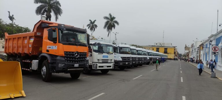 Trujillo: Minam entrega maquinaria a la MPT para la gestión integral de residuos sólidos