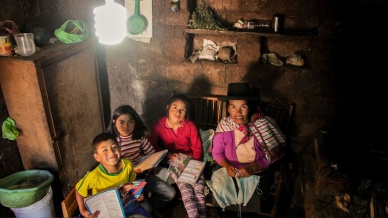 La Libertad: caseríos de Sarín tendrán energía eléctrica tras 45 años