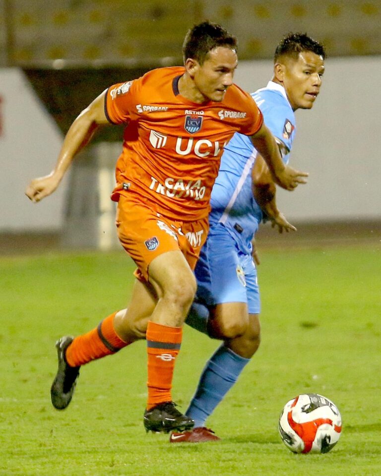UCV: Jairo Vélez se queda en el club y renovó por tres años