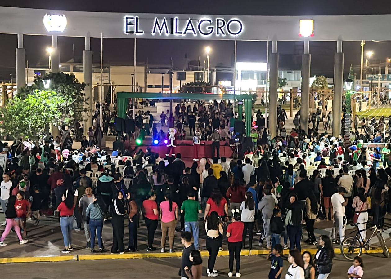 El Milagro: Encendido de luces navideñas en la plaza de Armas