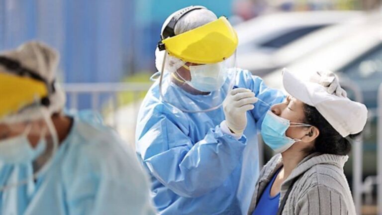 Arequipa: fiestas de fin de año causan incremento de casos covid-19 en 300%