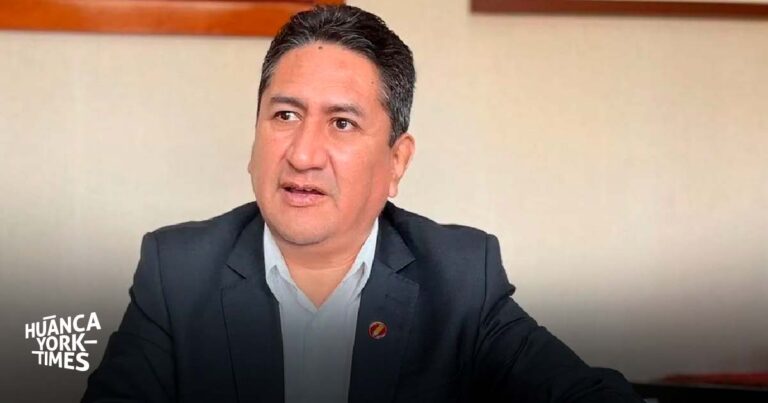Vladimir Cerrón cumplirá 100 días  en la clandestinidad y anuncia que  seguirá burlándose de la justicia