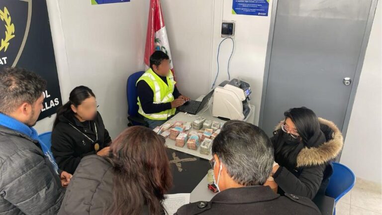 SUNAT Puno: Operativo K-9 detecta más de medio millón de soles en minubús de Arequipa a Juliaca