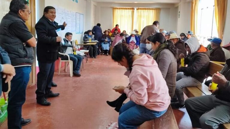 Pobladores de Pampahutaña dan ultimátum al alcalde de Santa Lucía, Lampa