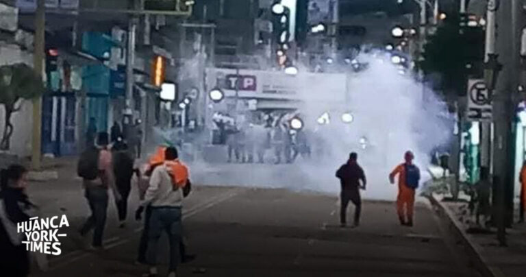Marcha pacífica contra Dina Boluarte se tornó violenta por uso de lacrimógenas contra manifestantes