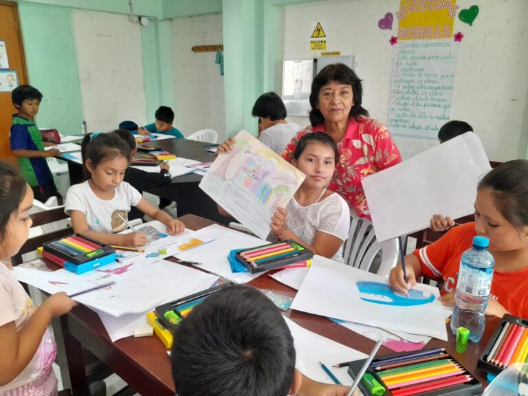 Entregan kits a diversas comunidades para participar en el concurso nacional de dibujo