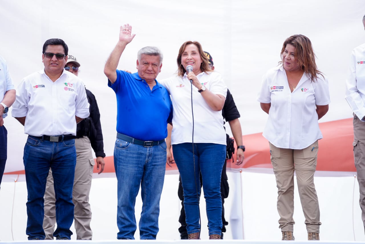 Dina Boluarte: "César Acuña es el papá de La Libertad y yo soy la mamá de todo el Perú"