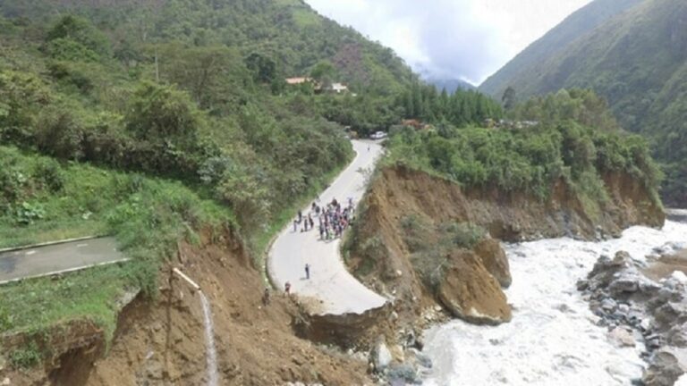 Alerta por lluvias intensas: Trece regiones del país están consideradas con nivel de riesgo muy alto
