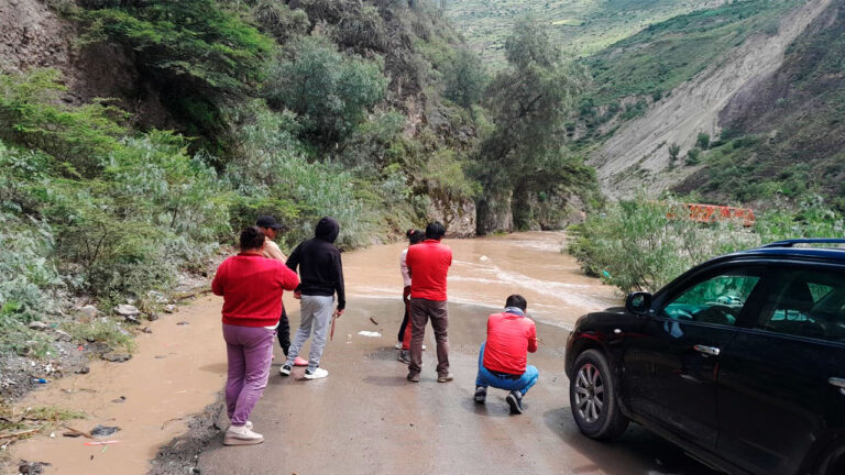 Desborde del río Mantaro afecta el tránsito vehicular hacia Huancayo