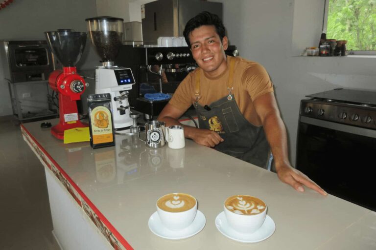 Watson Soto y su pasión por sacar adelante el café del valle del Monzón