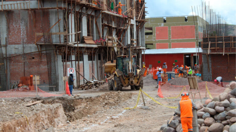 Advierten deficiencias de construcción en la obra de Facultad de Educación