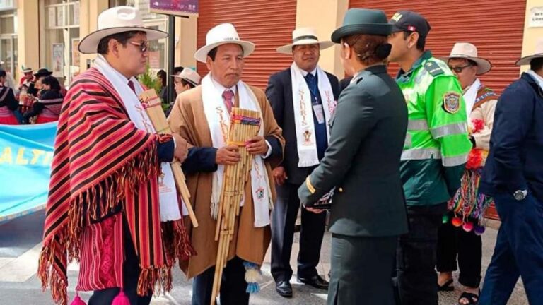 El rector de la UNA Puno protagoniza altercado en el concurso de Sikuris al despreciar e insultar a las autoridades