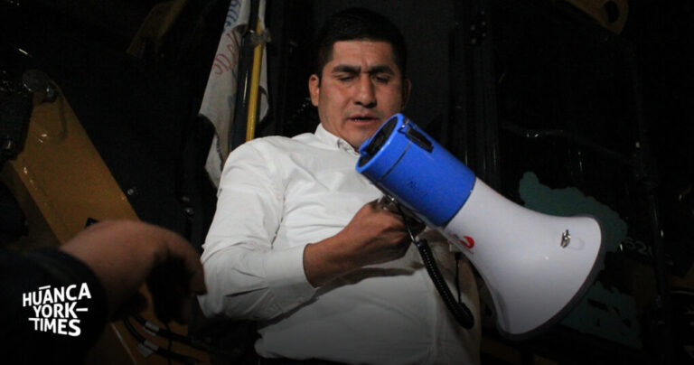 Zósimo Cárdenas en su show de entrega de maquinarias: ‘No le he regalado nada a Boluarte; ni relojes tengo’