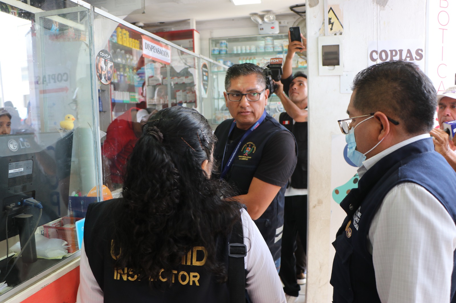 Trujillo: GERESA realiza operativo a boticas y farmacias