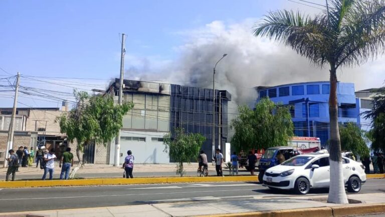 Trujillo: Se incendia discoteca Larco Mar en la urb. San Andrés