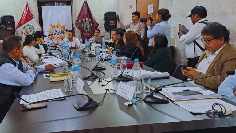 Arequipa: reunión entre consejeros y congresistas se cancela por temor a nuevas agresiones (VIDEO)