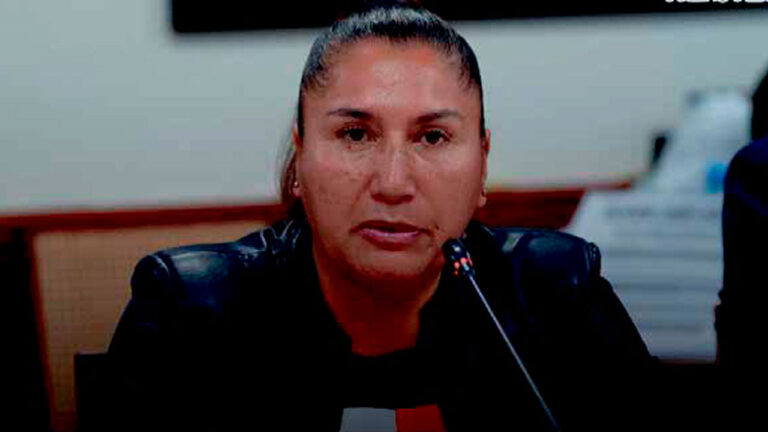 Esperanza Rojas lloró ante la Comisión de Fiscalización y negó a Wilfredo Oscorima
