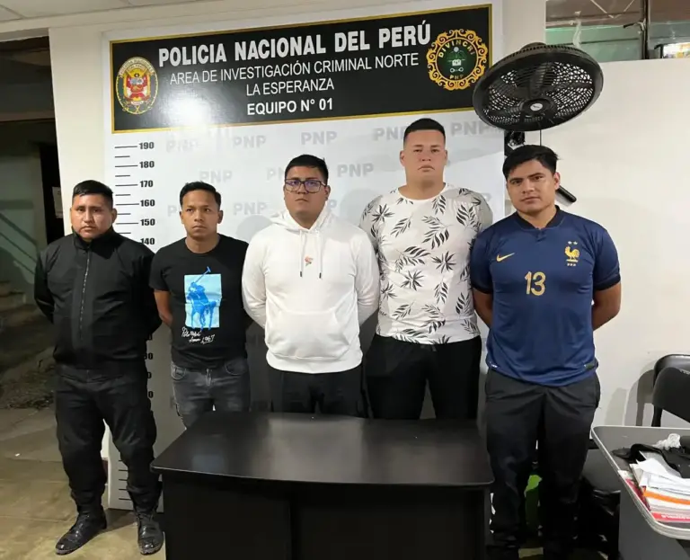 Trujillo: detienen e investigan a 5 policías acusados de ingresar teléfonos y artículos prohibidos al penal