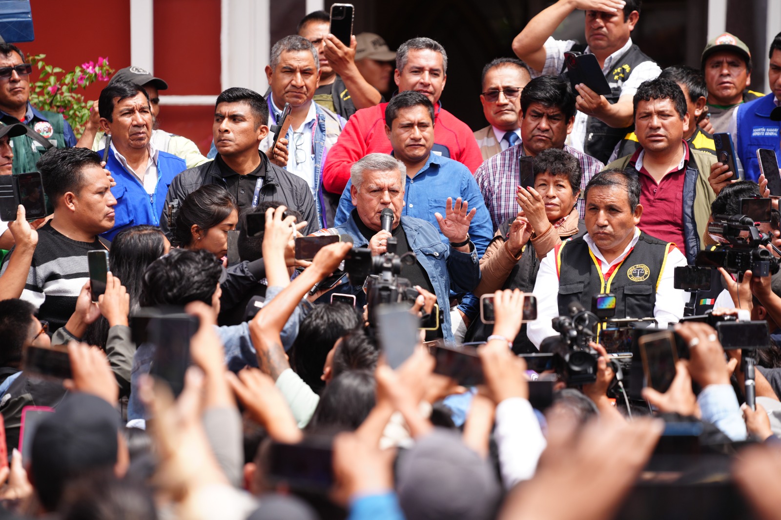 La Libertad: César Acuña declara viable construcción de hospital en Pataz
