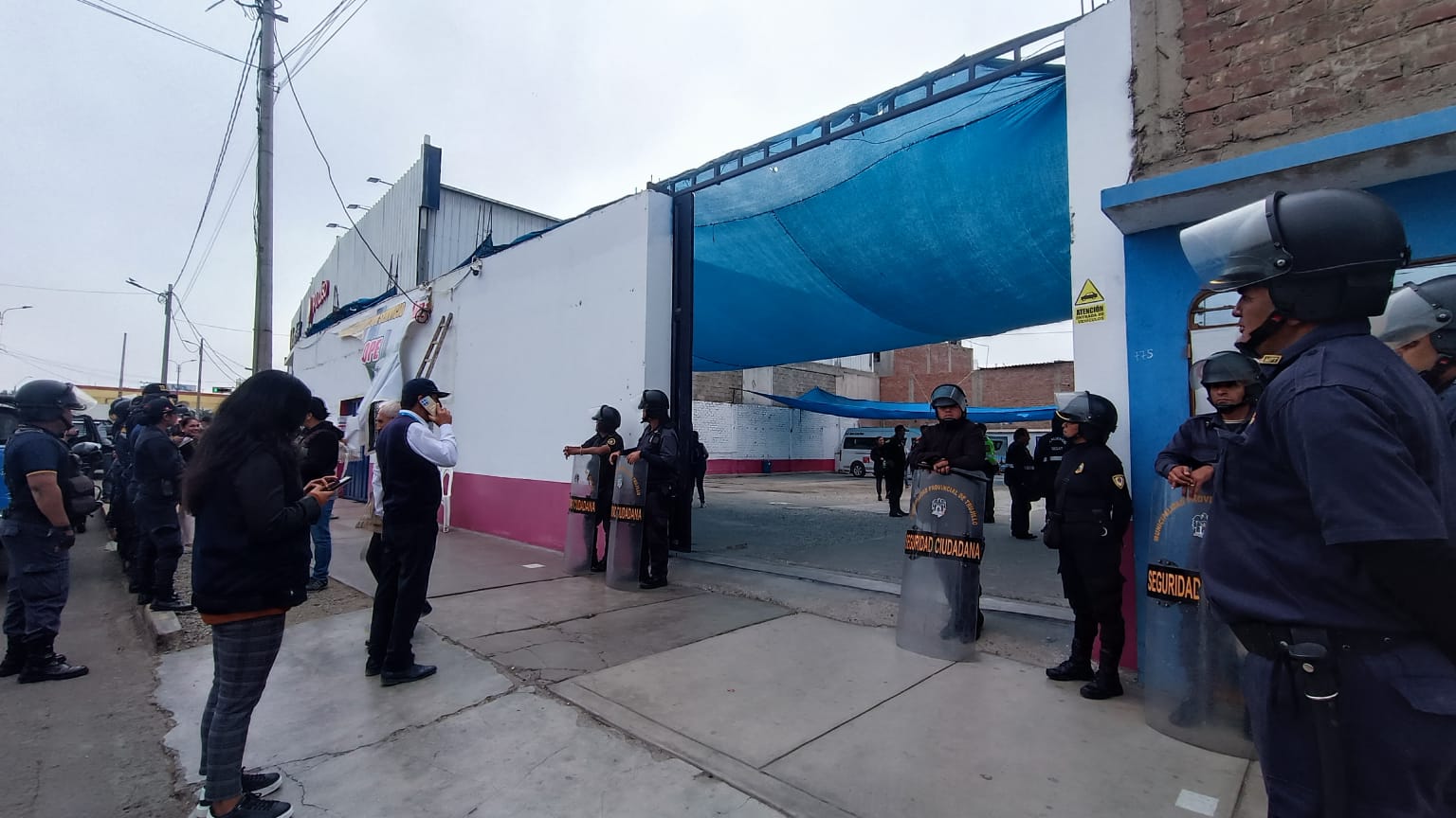 Trujillo: Cierran local de trabajadores de empresa de transportes que agredieron a fiscalizador de tránsito