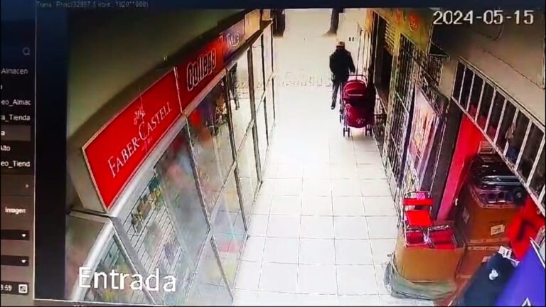 Arequipa: sujeto roba cochecito con un bebé y luego lo abandona en parque