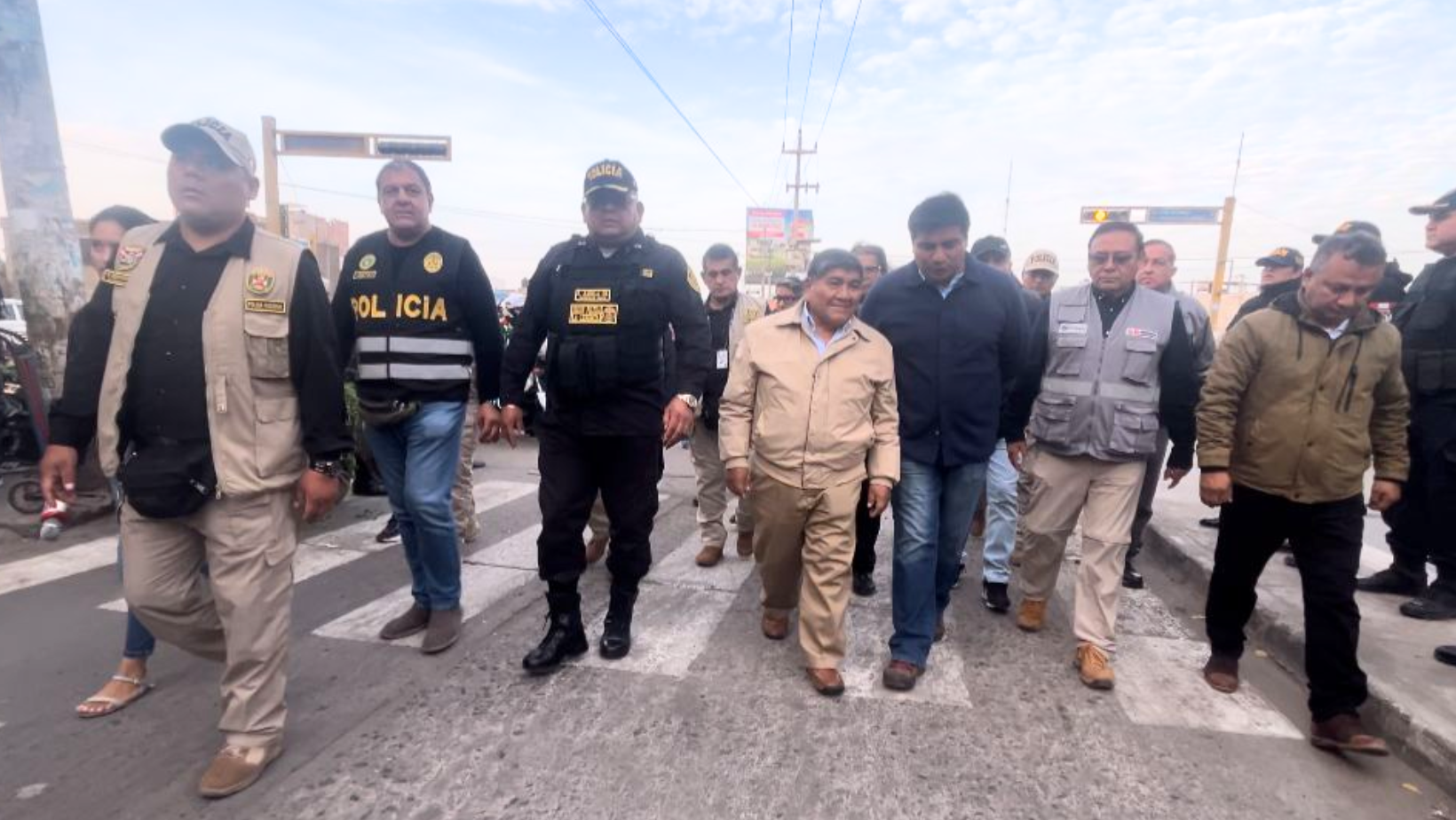 La Libertad: Ministro y jefe policial califican como un "éxito" al megaoperativo "Amanecer Seguro"