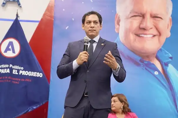 Luis Valdez de APP dice que los movimientos regionales son los culpables de falta de agua, carreteras y seguridad
