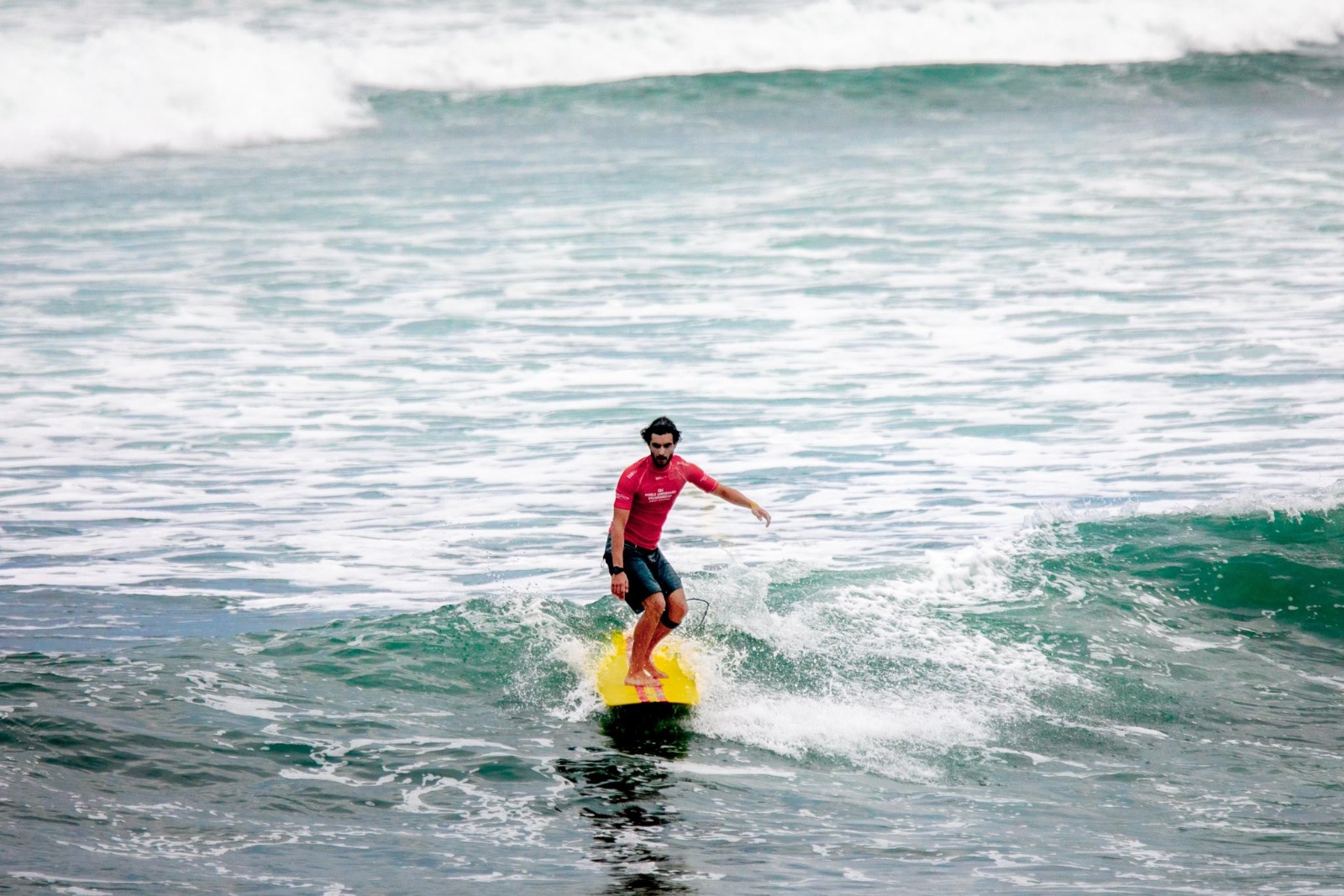 UCV impulsa el deporte como auspiciador principal del Tour Mundial de Longboard 2024