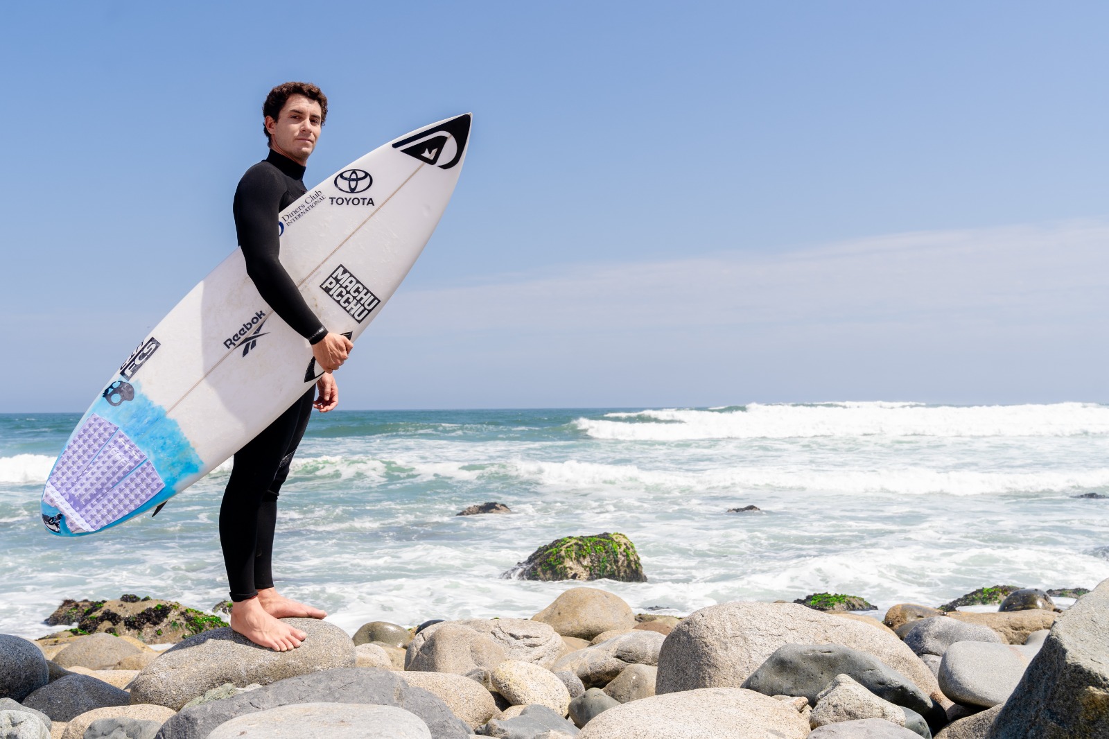 Lucca Mesinas, el surfista peruano que recolecta éxitos rumbo a los Juegos Olímpicos de París 2024