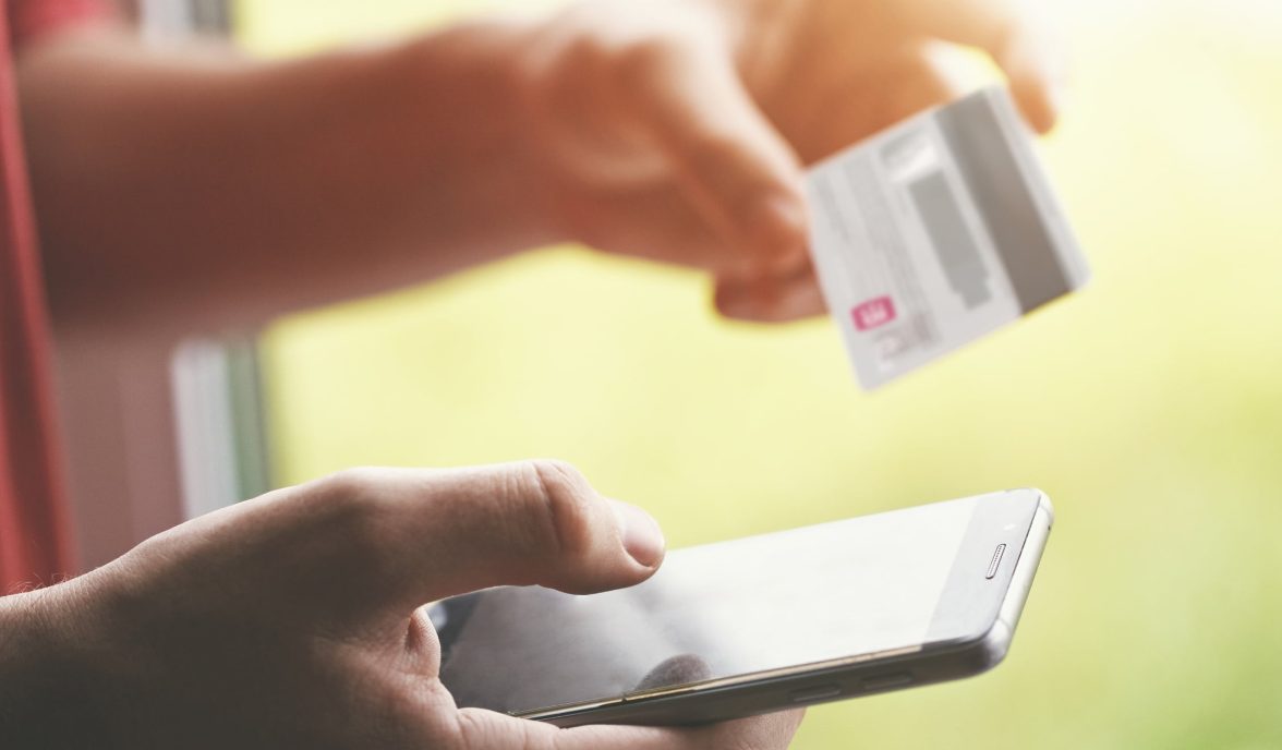 Bancos privados lanzan 1820, nuevo número de emergencias para bloquear tarjetas