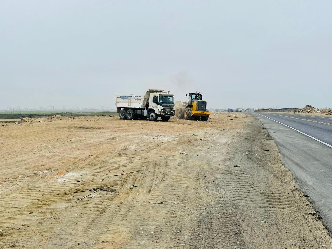 La Libertad: Gore retira más de mil metros cúbicos de desmonte y basura de Víctor Larco y Huanchaco